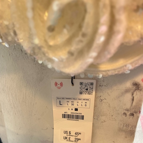 ZARA NWT 🎄SEQUIN HALTER TOP SIZE L
🚨FIRM PRICE NO DISCOUNT - Picture 10 of 11